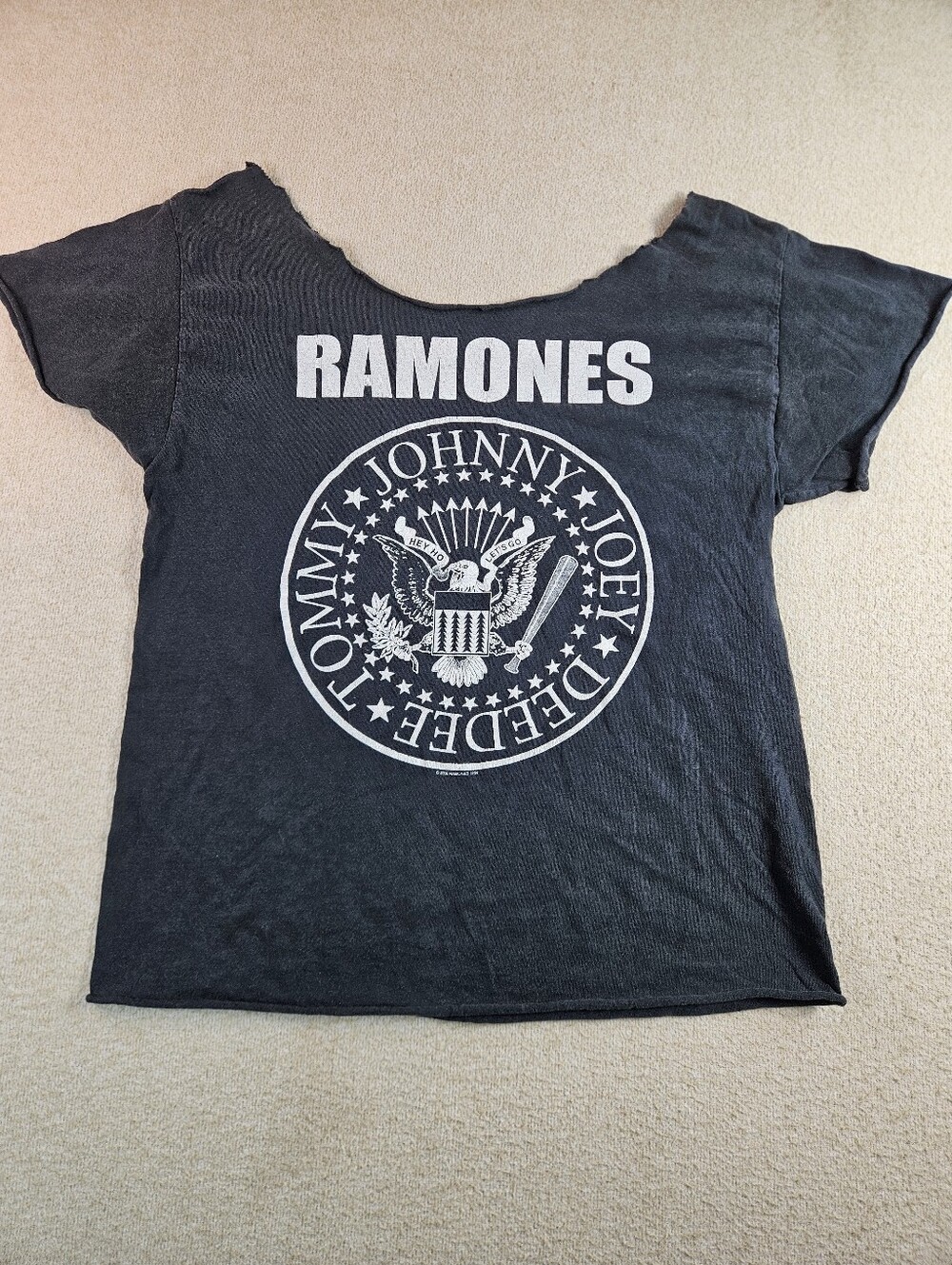Ramones Shredded Distressed Cut Neck Punk Band T-Shirt Black 2006 Y2K